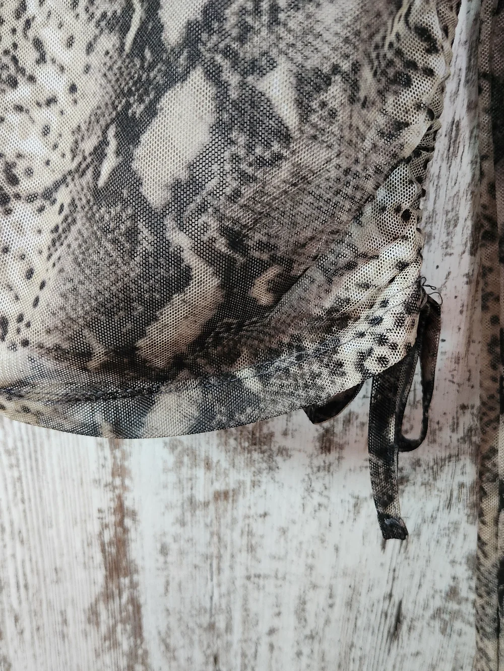 Rue21 Light Beige and Black Snake-Print Long Sleeve Mesh Top Crop Sz Small Nice!